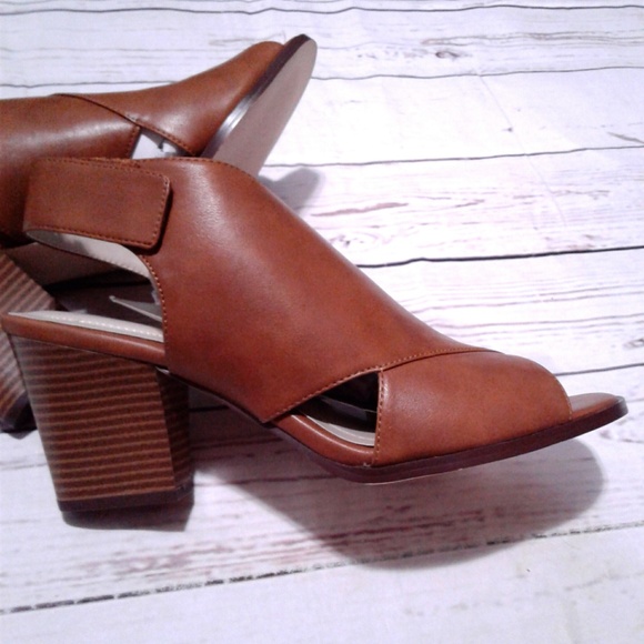 Style & Co Danyell Saddle Brown Sandals Size 10 - Picture 2 of 5